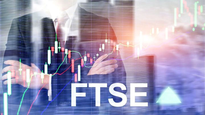 مؤشر "فوتسي 100" البريطاني يغلق عند أعلى مستوى قياسي جديد
