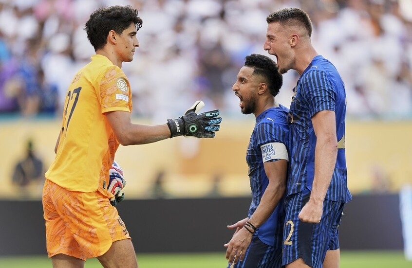 المغربي بونو ينقذ الهلال من الهزيمة بتصديه لركلة جزاء "في الوقت القاتل"