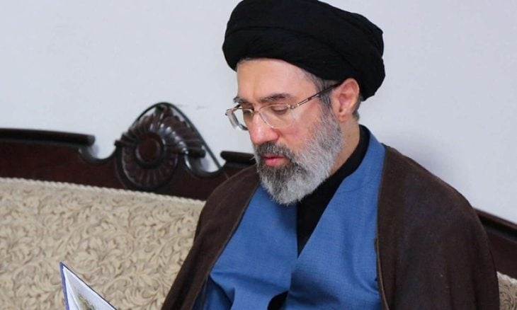 خامنئي يستبعد نجله مجتبى.. من يخلف المرشد الإيراني في حال استهدافه؟