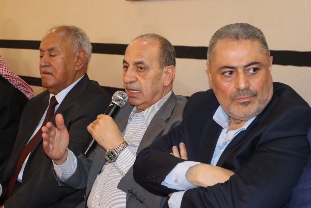 وزير الإدارة المحلية يفتتح خيمة "بيت الزرقاء" لتعزيز المشاركة المجتمعية