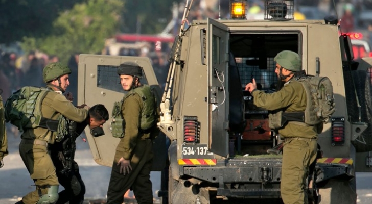 الاحتلال الإسرائيلي يعتقل 34 فلسطينيا في الضفة الغربية