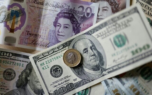 تراجع الإسترليني بشكل طفيف أمام الدولار