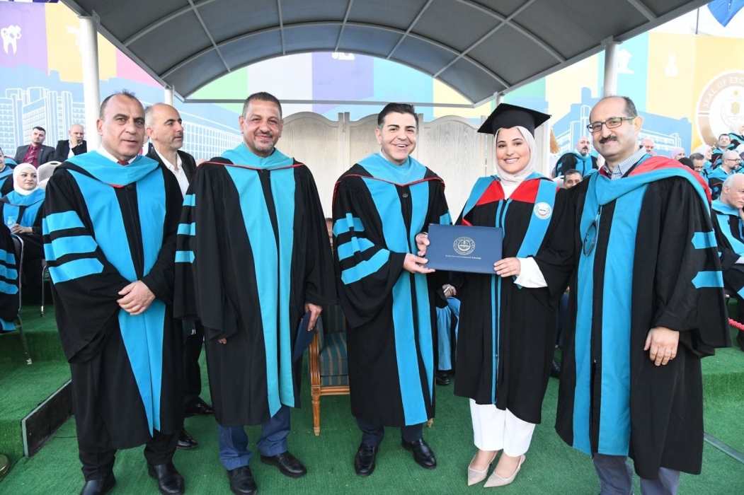 جامعة العلوم والتكنولوجيا تحتفل بتخريج الفوج 37 من طلبتها وكلية الطب تفتتح احتفالات التخرج لهذا العام