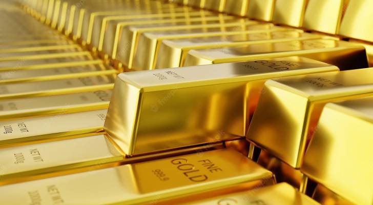ارتفاع العقود الآجلة للذهب إلى مستوى قياسي جديد