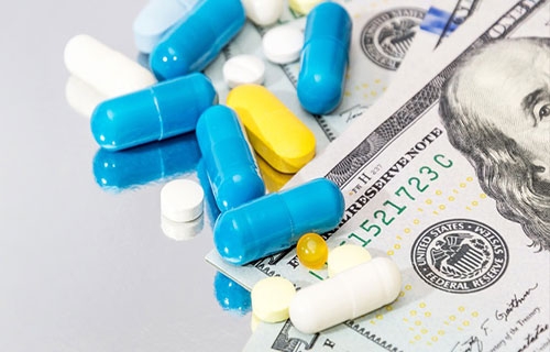 ترامب يعلن خفض أسعار الأدوية 59%