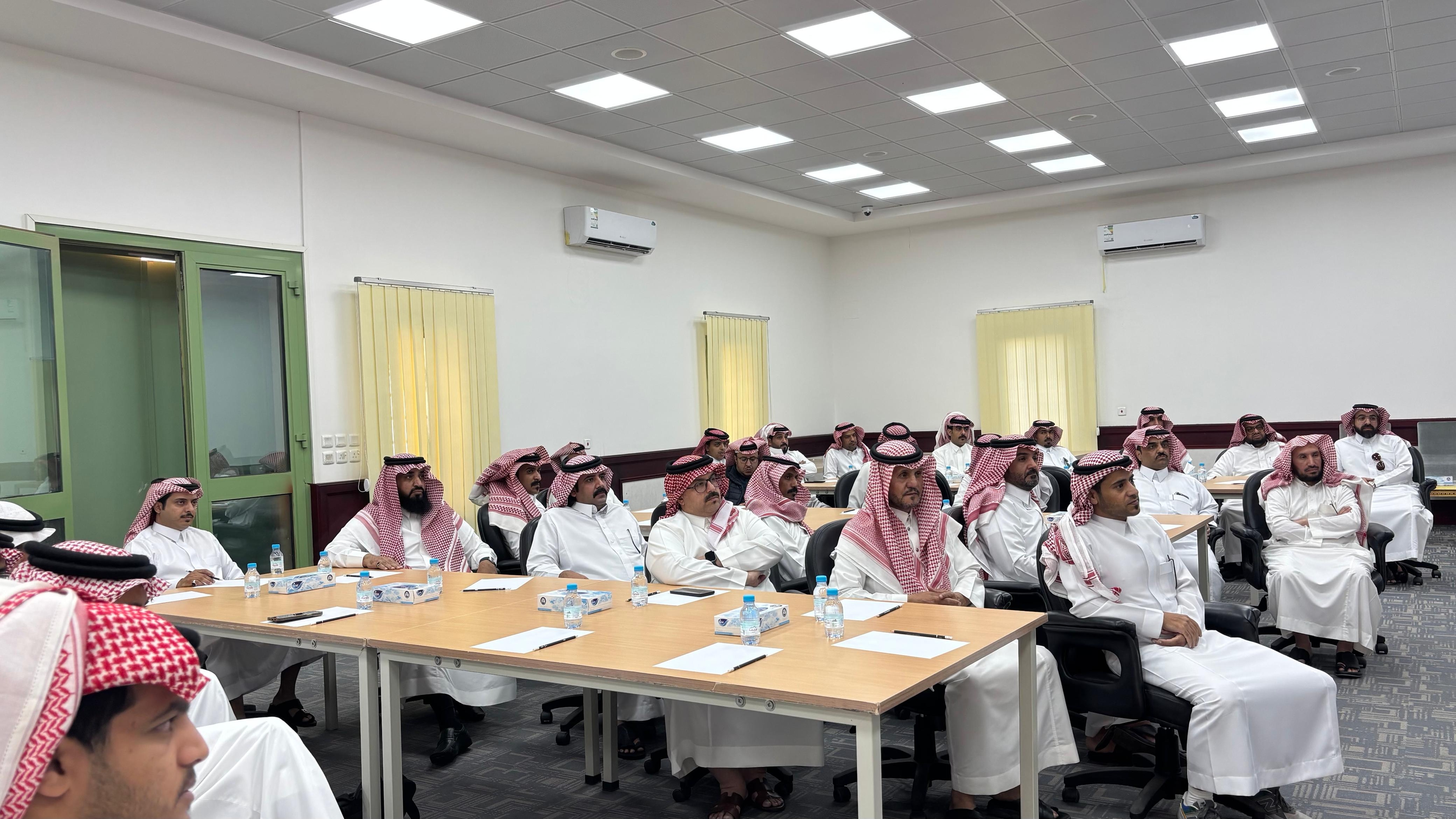 عقد دورة بعنوان "أساسيات الأمن السبراني "بالكلية التطبيقية بتنومة.