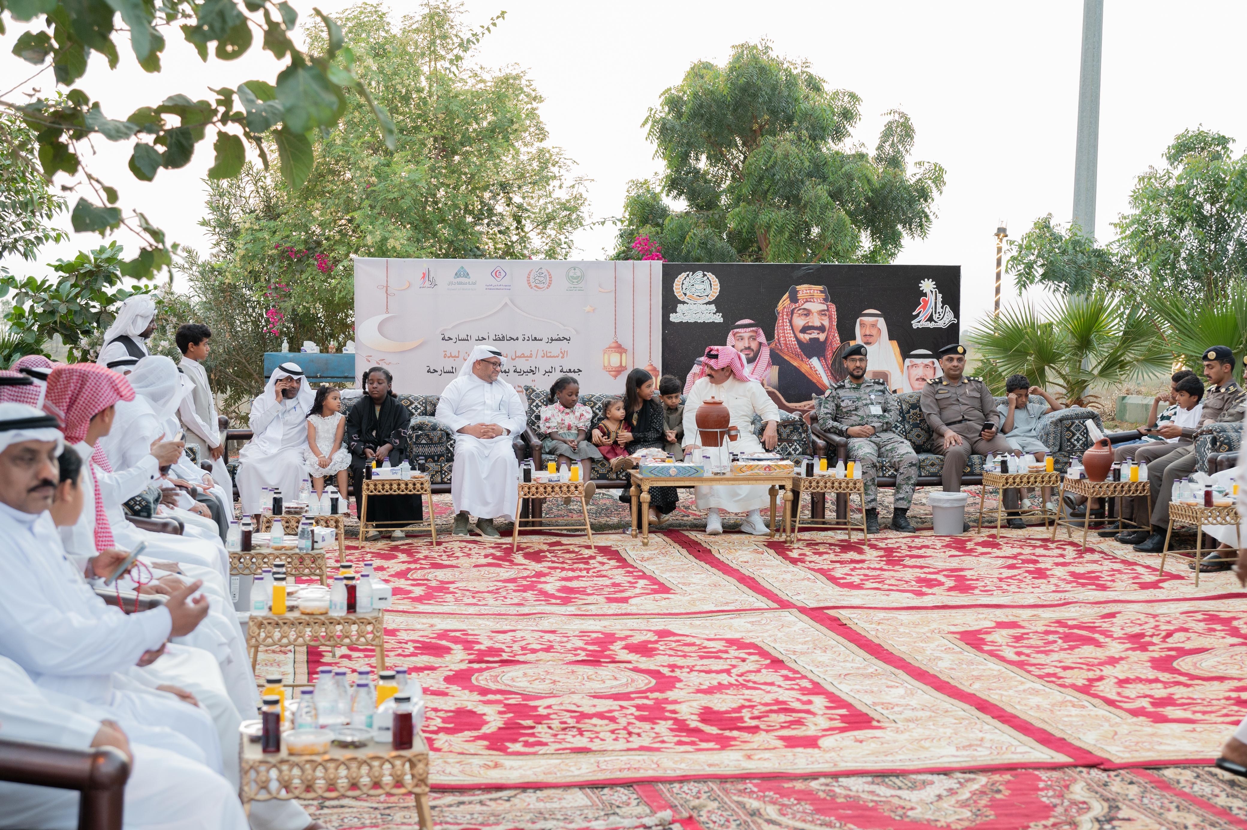 محافظ أحد المسارحة يشارك الأيتام الإفطار الرمضاني ببر المسارحة