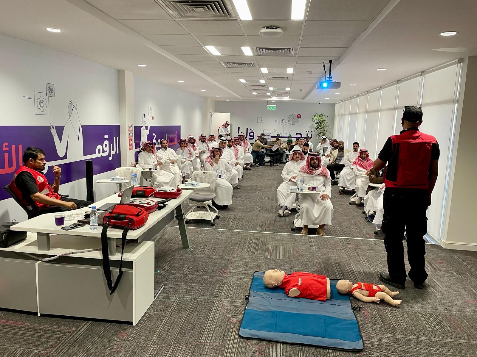 الهلال الأحمر بالطائف ينفذ مشروع "معاذ" بشركة الإتصالات السعودية STC