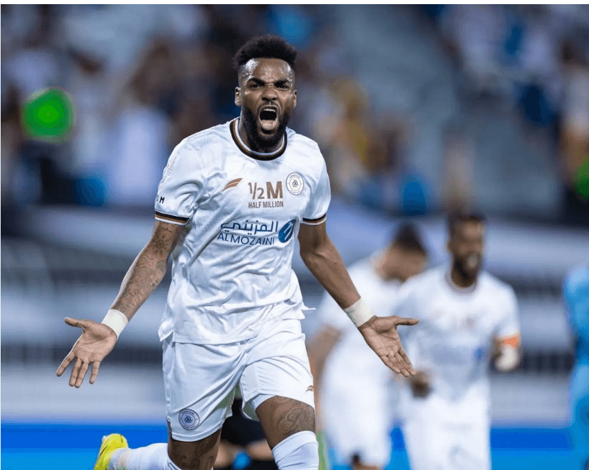 وفاة لاعب الشباب السابق آرون بوبيندزا في الصين بعد سقوطه من الطابق الـ11.