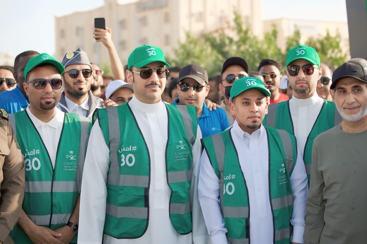 محافظ صبيا ورئيس البلدية يقودان مسيرة المشي الصحي ضمن مبادرة امش 30