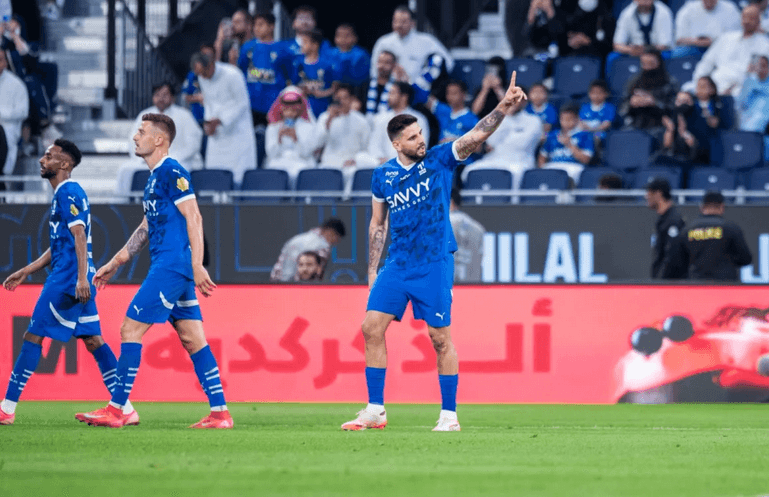 رباعية زرقاء في الرياض: الهلال يكتسح العروبة ويواصل مطاردة الصدارة