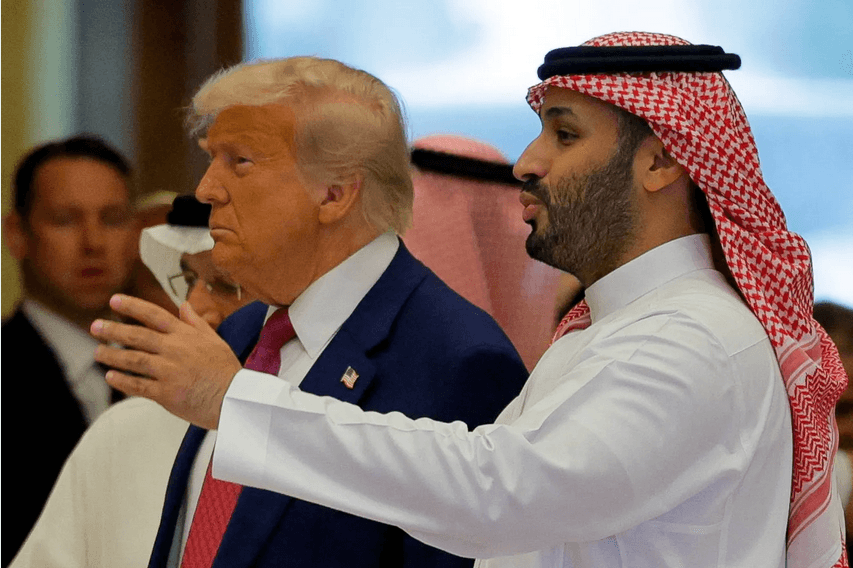 ولي العهد وترمب يطّلعان على تصاميم ملاعب «مونديال السعودية 2034»