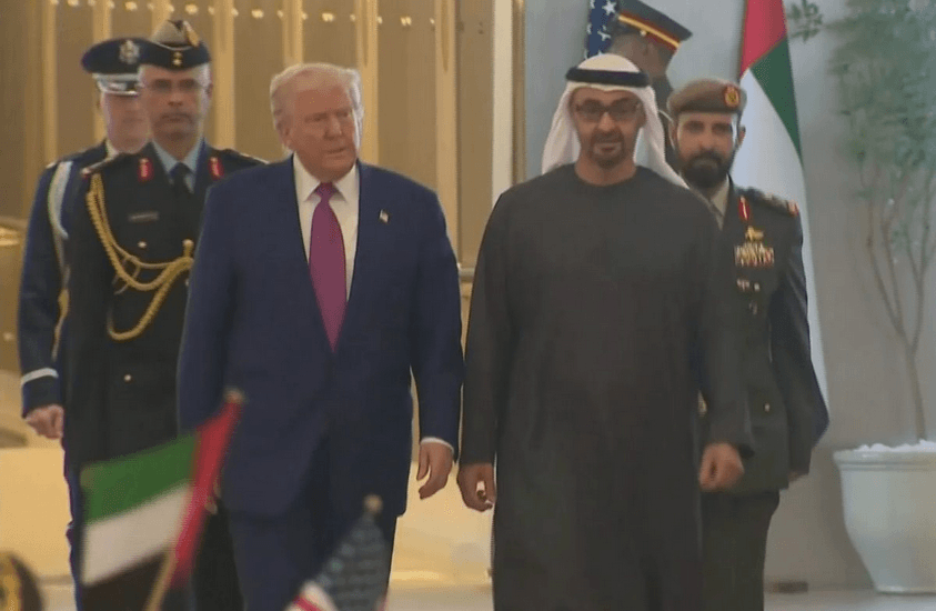ترمب يصل إلى الإمارات في نهاية جولته بالشرق الأوسط