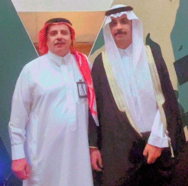 الإعلامي الثبيتي يحتفل بتخرج نجله مهند