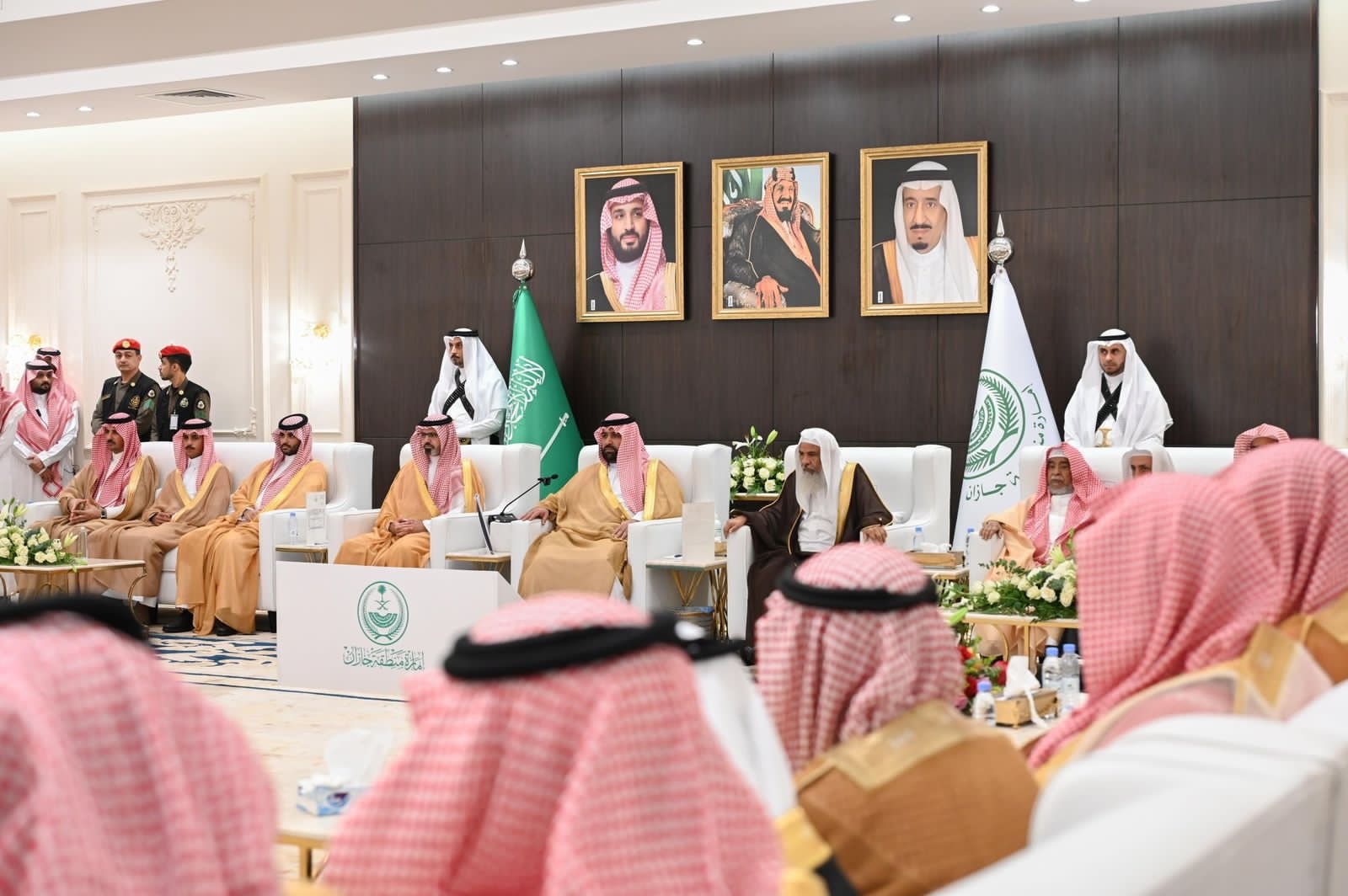 الأمير محمد بن عبدالعزيز يستقبل أهالي جازان المهنئين بتعيينه أميرًا للمنطقة