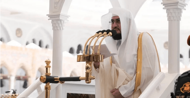 خطيب المسجد الحرام يشيد بتضحيات رجال الأمن والجهات المعنية في خدمة الحجاج