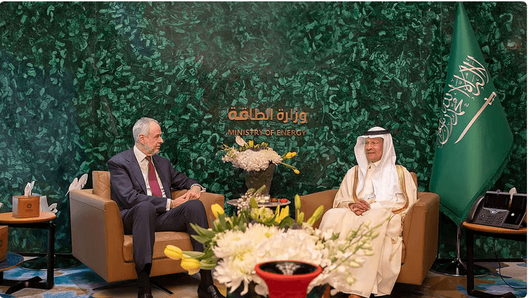 وزير الطاقة يناقش تعزيز التعاون المناخي مع رئيس COP30 في الرياض