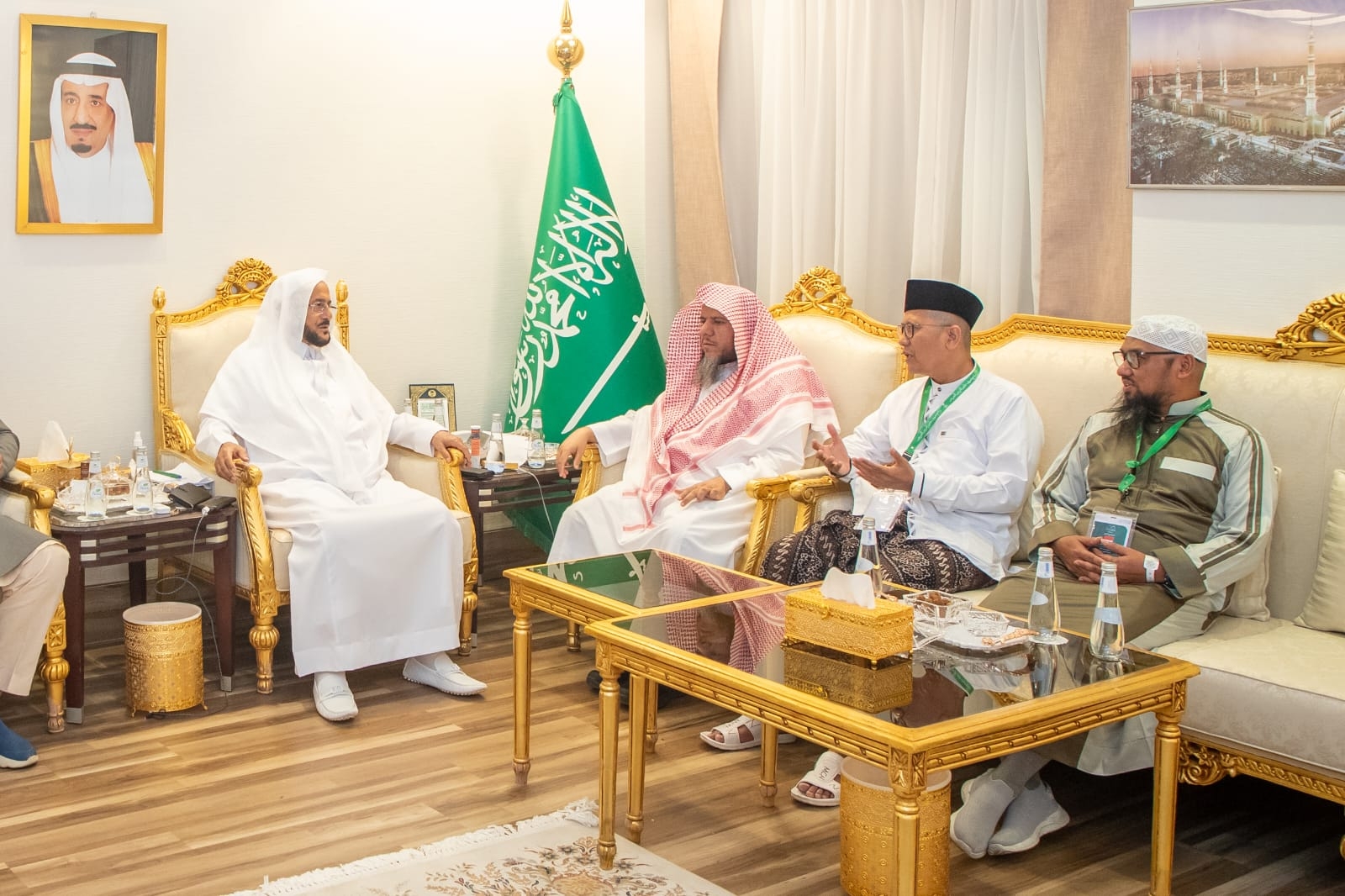 وزير الشؤون الإسلامية يستقبل رئيس مجلس العلماء الإندونيسي بمشعر منى