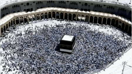حجاج بيت الله يؤدون طواف الإفاضة بانسيابية وتنظيم عالي في المسجد الحرام