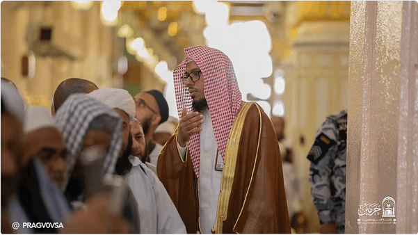 المسجد النبوي.. توجيه الزائرين للالتزام بالصفة الشرعية في السلام على النبي وصاحبيه