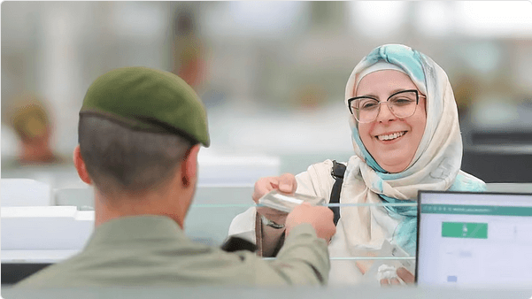 الجوازات تواصل إنهاء إجراءات مغادرة الحجاج بعد أدائهم المناسك عبر المنافذ كافة