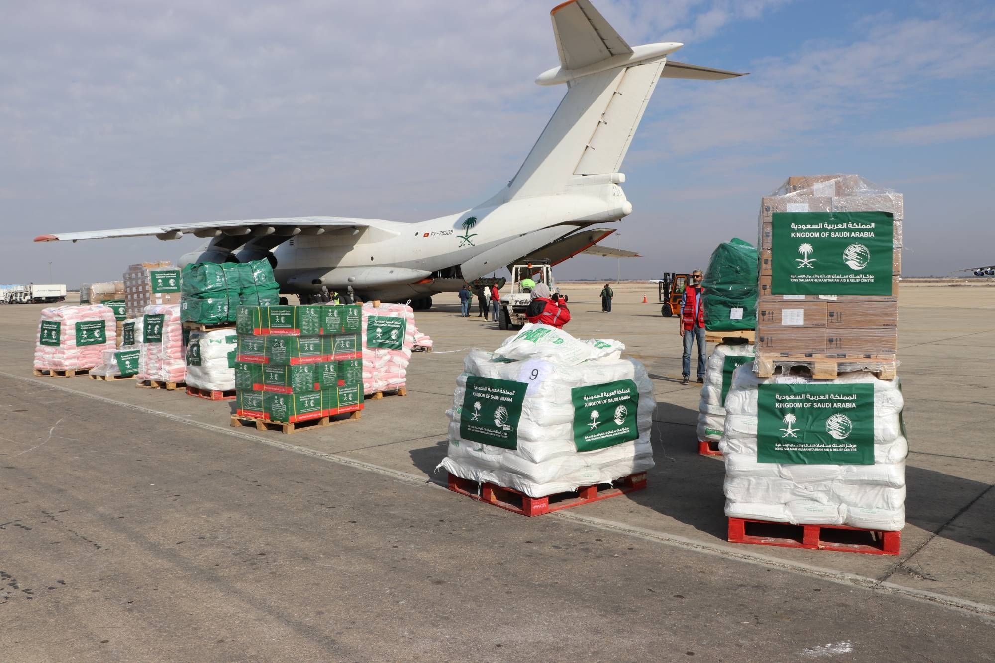 السعودية تدعم سوريا: طائرة إغاثة تصل حلب واتفاقية لتعزيز مكافحة الحرائق