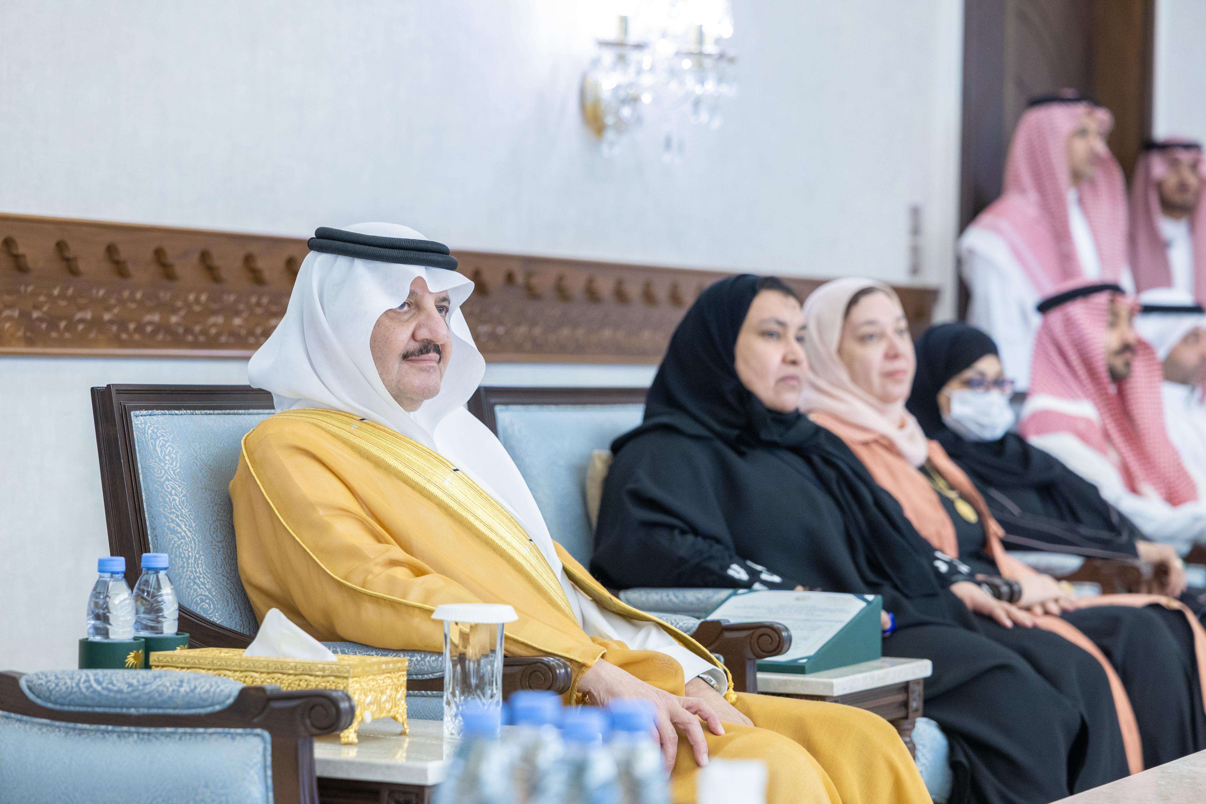 "سعود بن نايف "…. يحتفي ببسطة خير