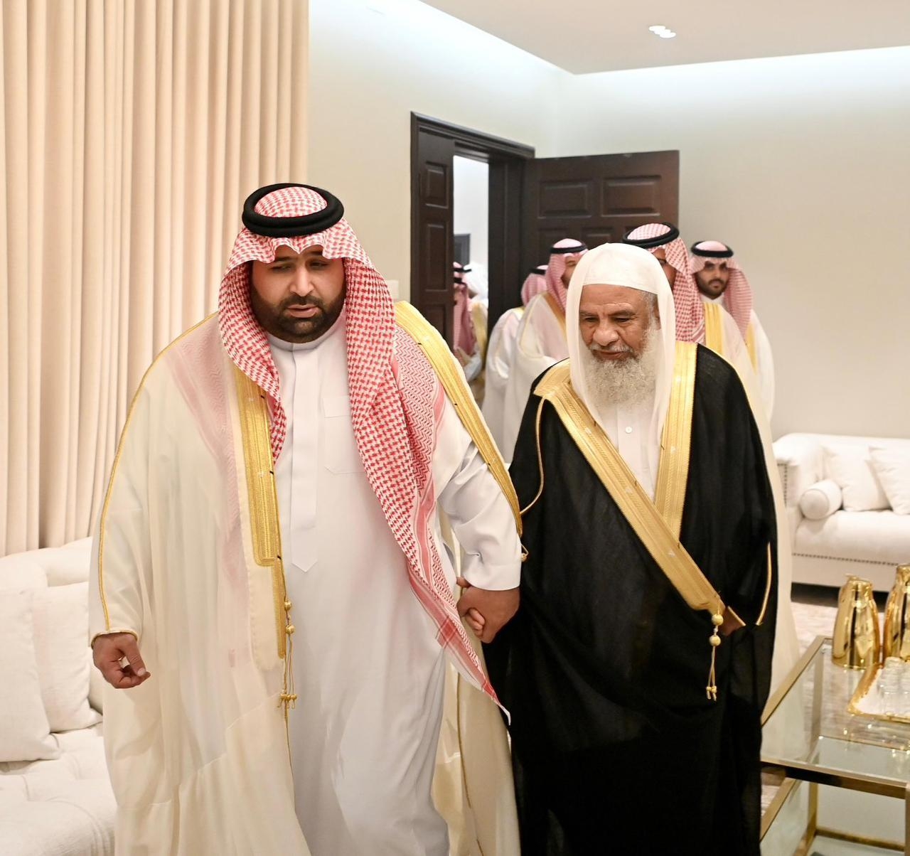 أمير جازان يعايد الشيخ العامري