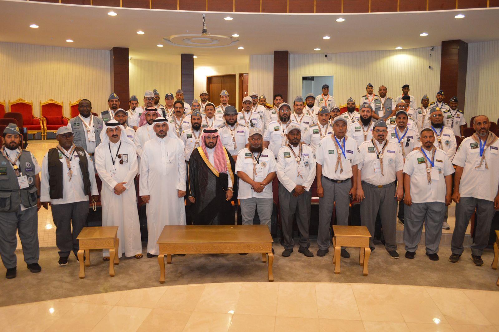 تأهيل قادة مسؤولين عن إدارة وقيادة أنشطة ومشروعات خدمة المجتمع وتنميته بمحافظة محايل