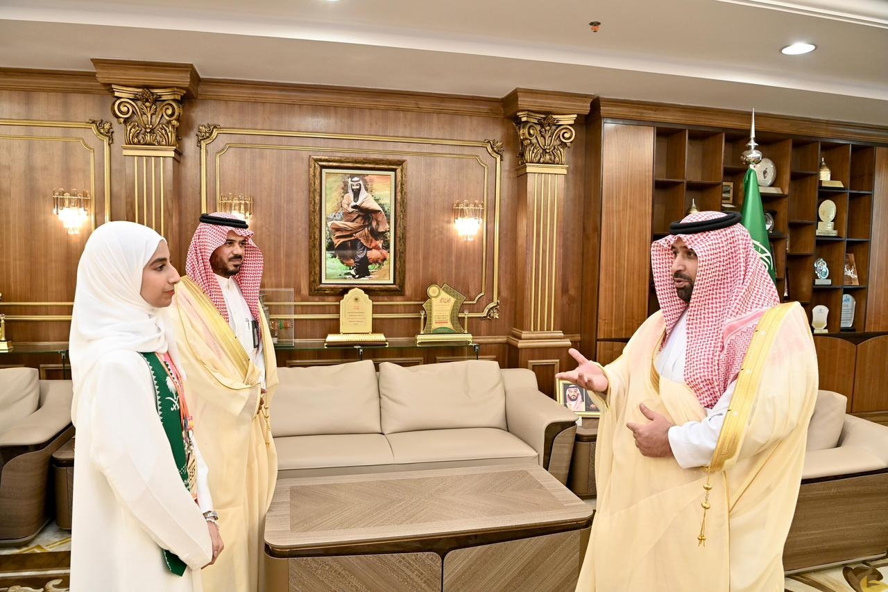 أمير جازان يكرم الطالبة "جيوان شعبي" لتحقيقها المركز الـ 2 عالميًا في معرض "آيسف 2025"