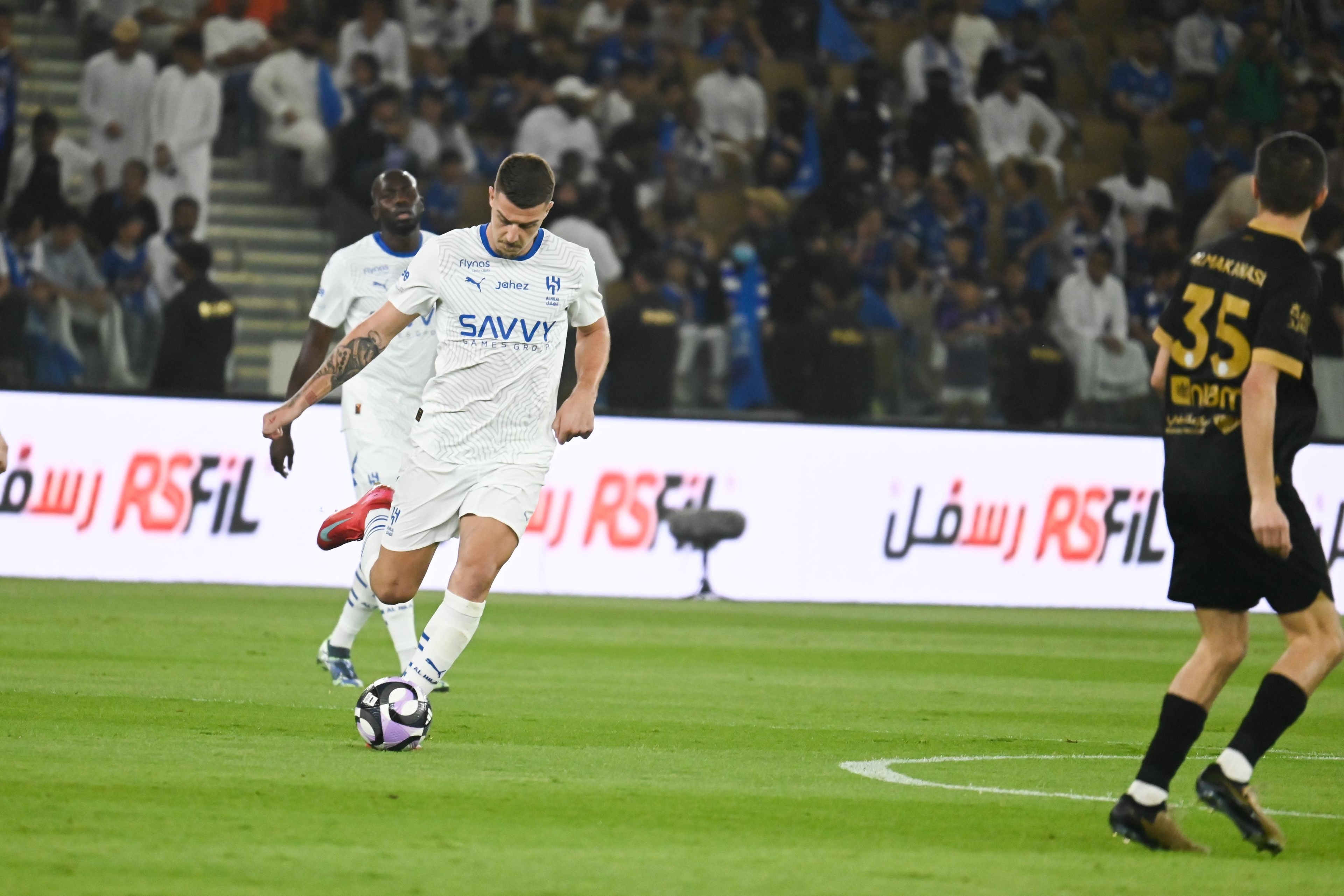 الهلال يعادل الوحدة بهدف لمثله