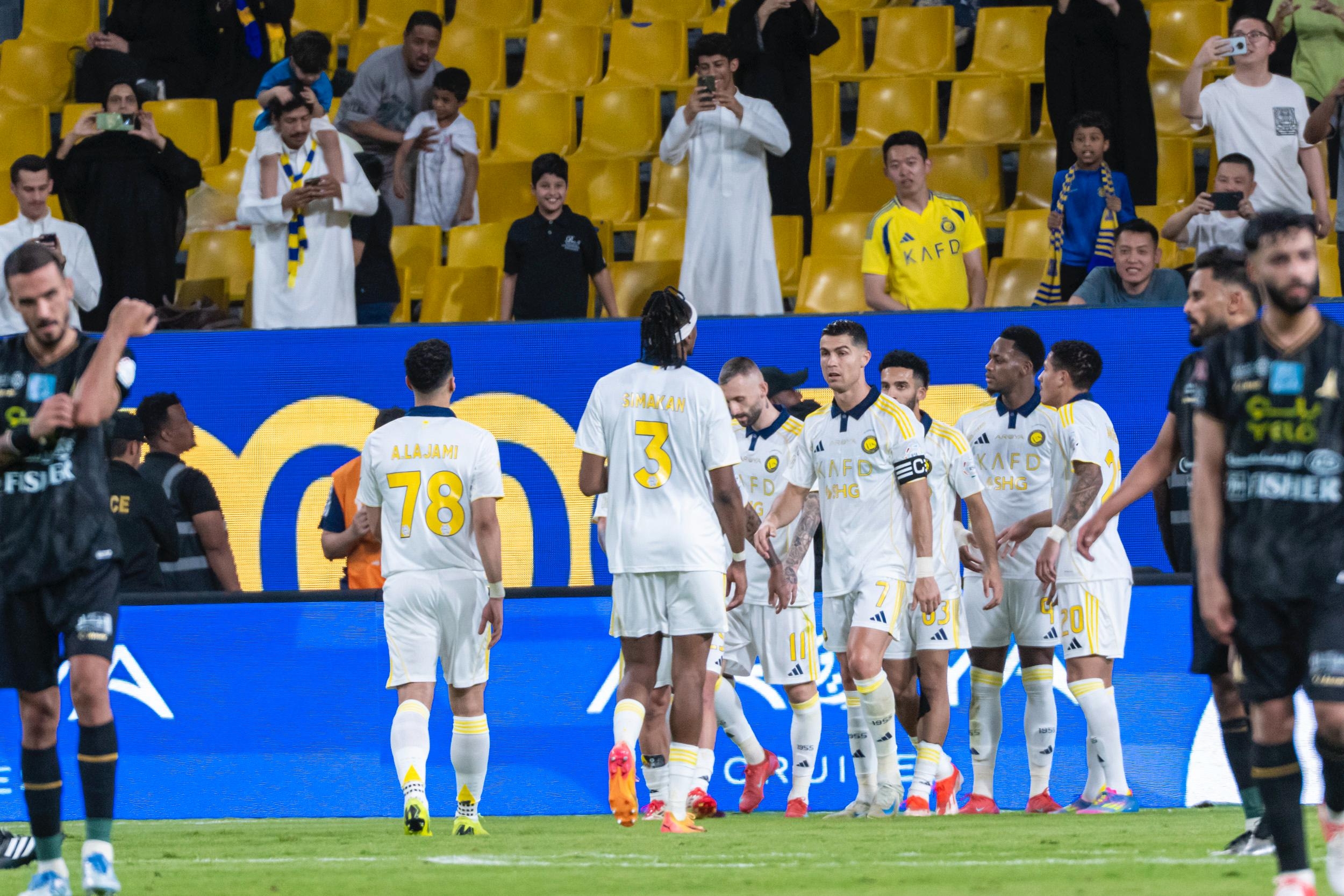 "النصر يتفوق على الخليج بثنائية نظيفة ويعزز موقعه في الدوري"