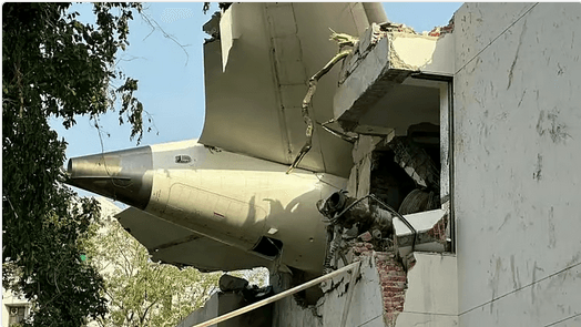 "الغامدي": تحطم الطائرة الهندية أول حادث من نوعه لطراز 787 منذ 2011.. والطيران لا يزال آمنًا