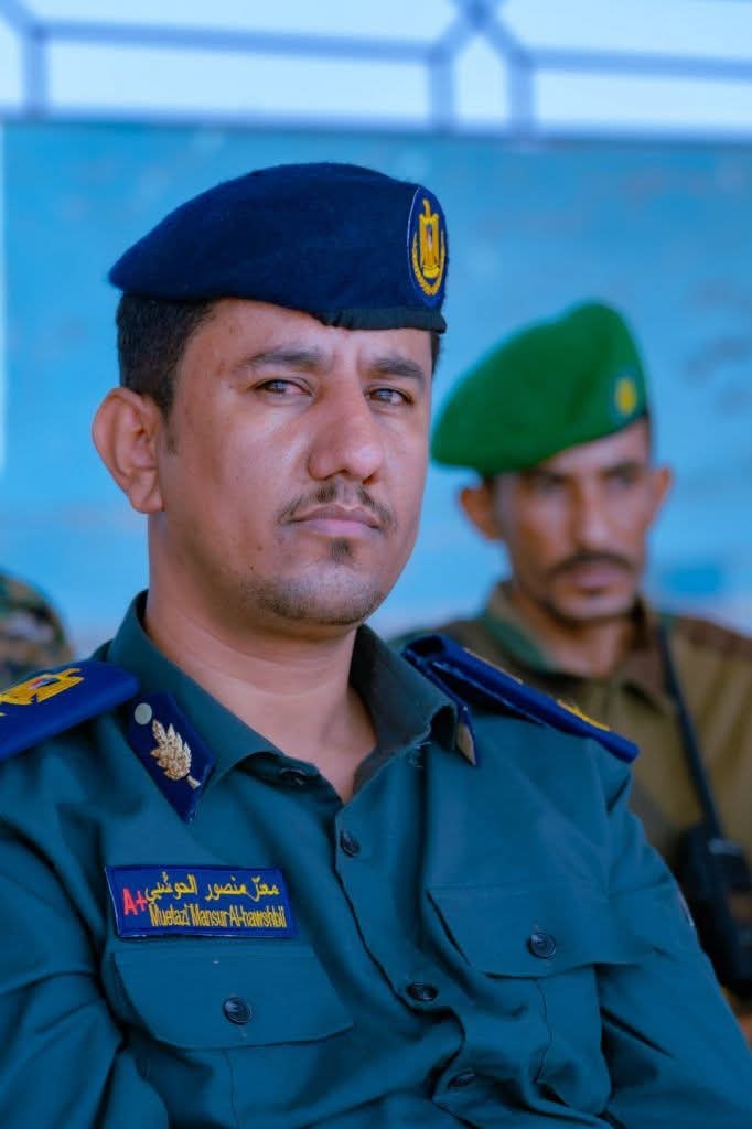 العميد معتز الحوشبي يعزي أمين الحوثري في وفاة والدته