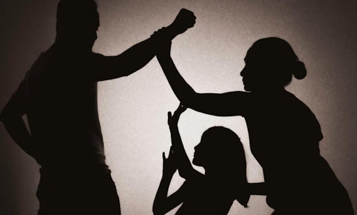 تآكل سلطة الأسرة.. لماذا يتصاعد العنف المنزلي في اليمن؟