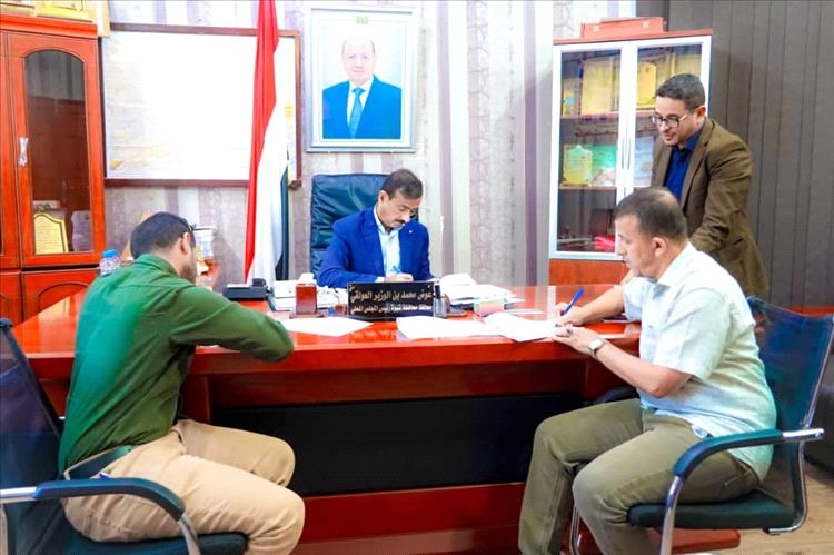 محافظ شبوة يصادق على مشروع تأهيل ملعب الفقيد الخليفي