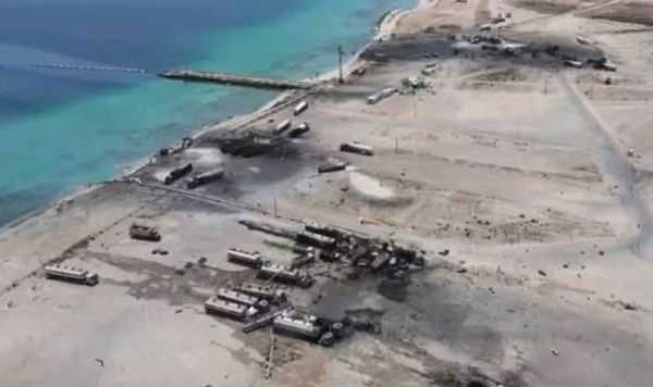 ناقلتا نفط وغاز تنسحبان من ميناء الصليف عقب تحذيرات إسرائيلية