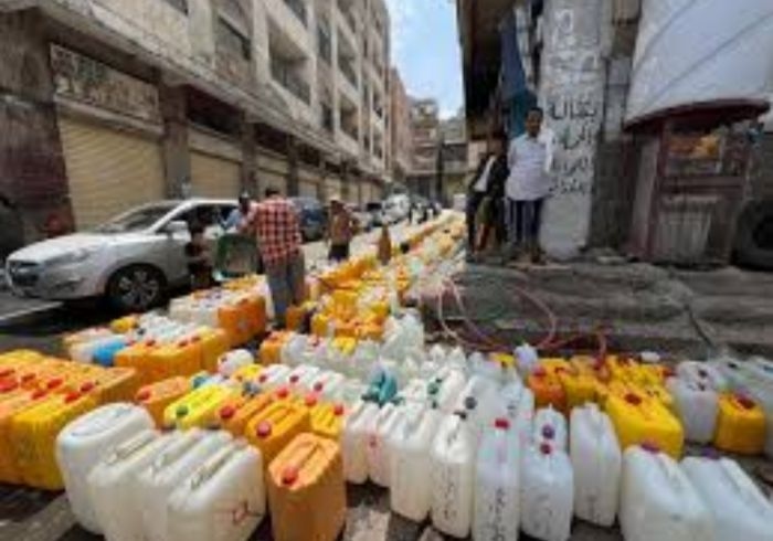 مدير مؤسسة مياه تعز يتهم محطات التحلية بافتعال أزمة المياه والتحايل على الدعم الحكومي