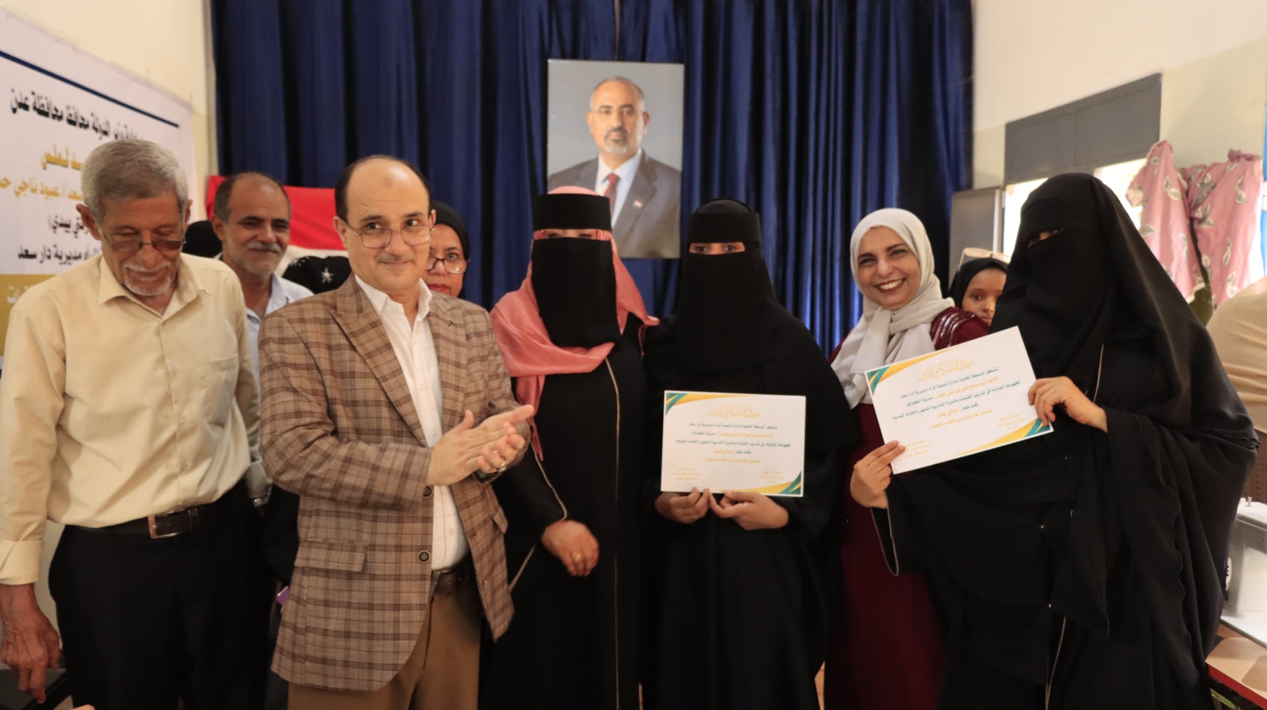 مدير عام دارسعد يختتم الدورات التدريبية المتعددة للمهن والحرف اليدوية