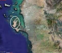 صحفي يكشف عن شحنة بنزين مغشوش في طريقها الى ميناء غرب اليمن