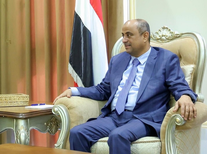 صحيفة دولية : الأزمة في مناطق الشرعية اليمنية تزداد استفحالا متجاهلة التغيير على رأس الحكومة