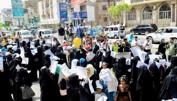تعز اليمنية.. مظاهرة نسائية تعري فساد الإخوان