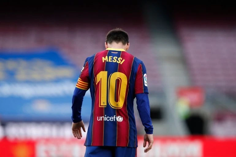ميسي يهنئ برشلونة باللقب الـ28 في الدوري الإسباني