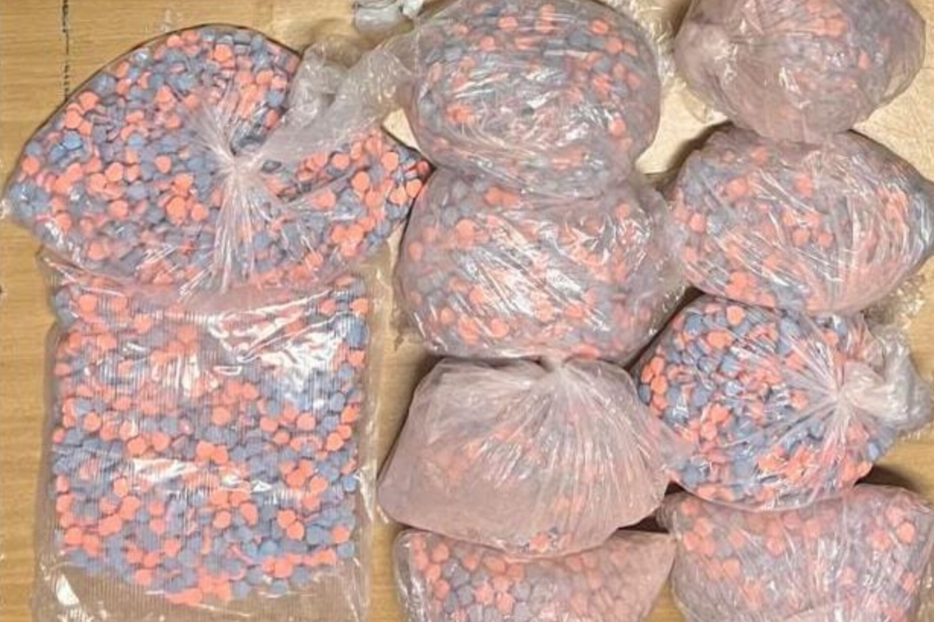 ضر..بة مو..جعة لشبكات التهر..يب: درك القنيطرة يحبط تهريب طن و400 كلغ من المخدر..ات ويضبط أزيد من 33 ألف قرص مهلو..س