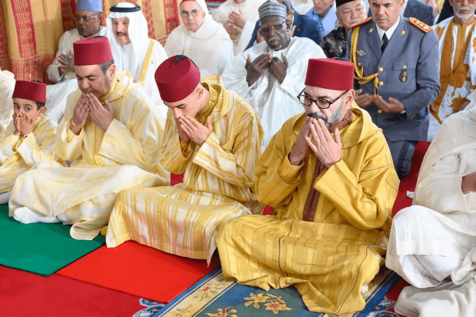 أمير المؤمنين يؤدي صلاة عيد الأضحى المبارك بتطوان