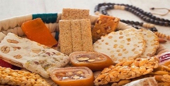 علب حلاوة المولد 2025.. تنوع في الأحجام والأسعار حسب الجودة