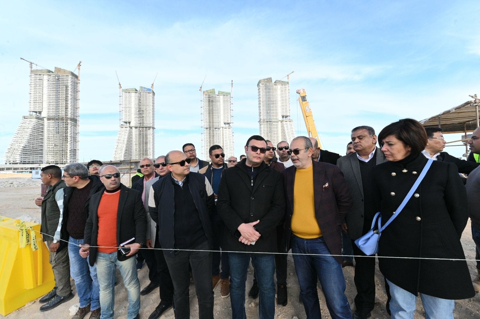 وزير الإسكان يتابع موقف تنفيذ مشروعات العلمين الجديدة