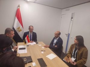 وزير الاتصالات يواصل لقاءاته مع مسئولى شركات عالمية