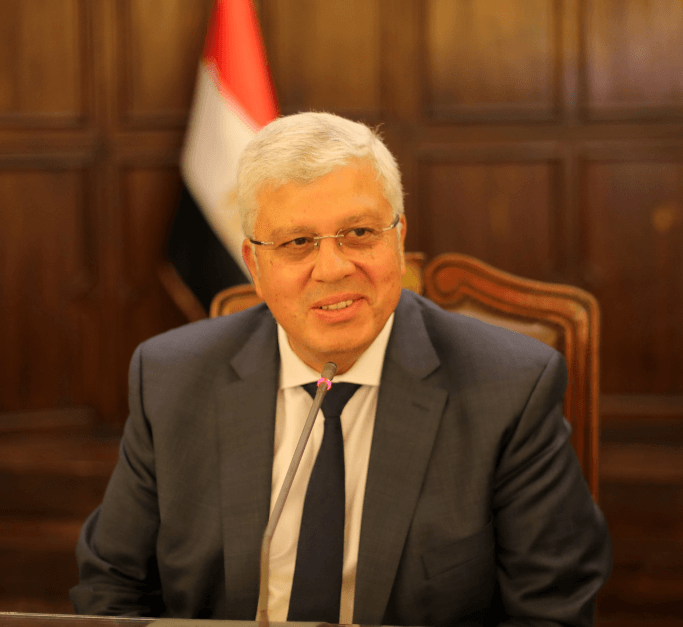«عاشور»: المراكز البحثية ركيزة أساسية لدعم الصناعة الوطنية