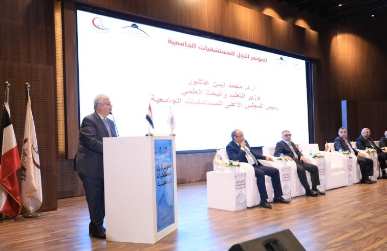 «عاشور»: المستشفيات الجامعية الذراع التنفيذي للكليات الطبية